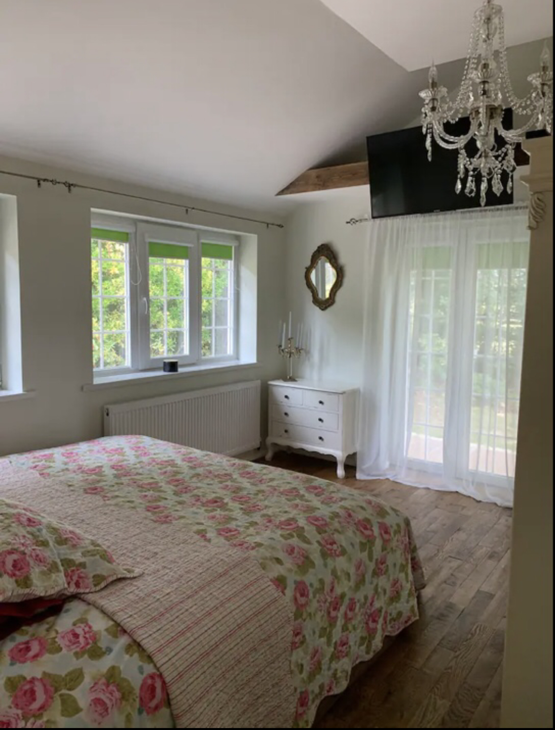 Kingsize en-suite garden room