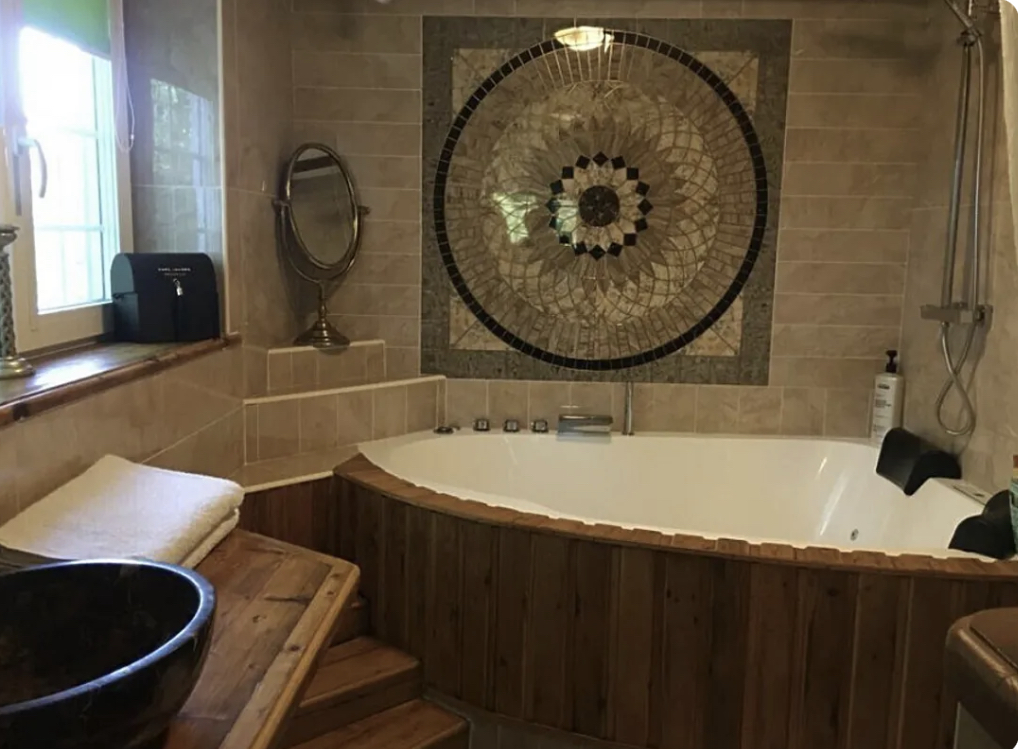 Kingsize en-suite garden room